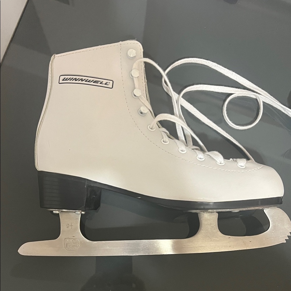 Women’s Figure Skates with guards